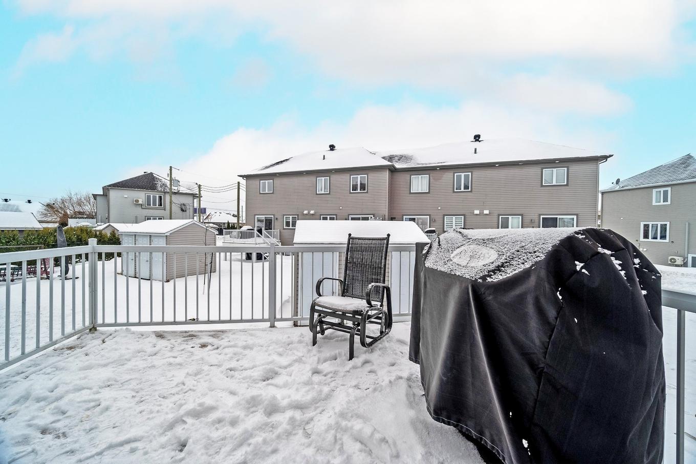 Terrasse - 67 Rue Logan, Sainte-Martine, QC - Outdoor With Exterior