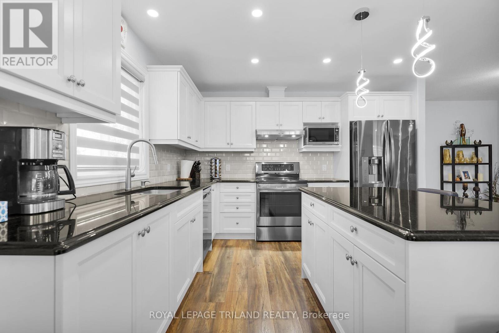 280 Peter Street S, Chatham-Kent (Bothwell), ON - Indoor Photo Showing Kitchen With Upgraded Kitchen