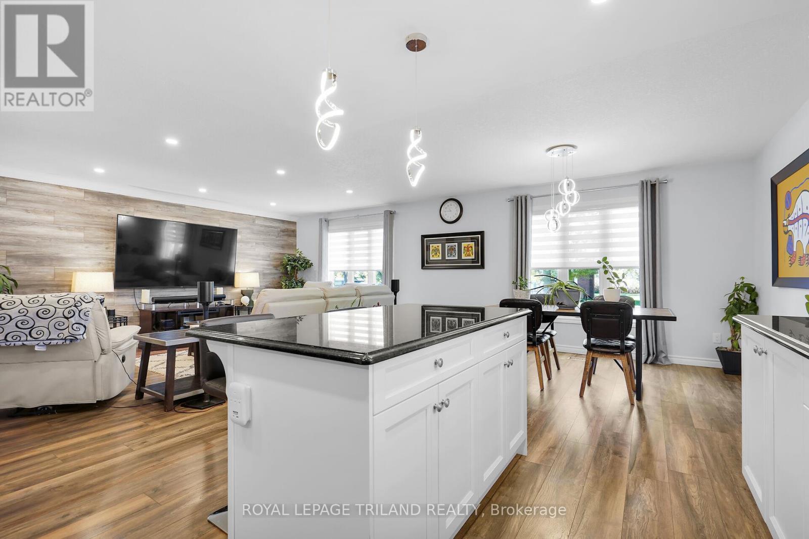 280 Peter Street S, Chatham-Kent (Bothwell), ON - Indoor