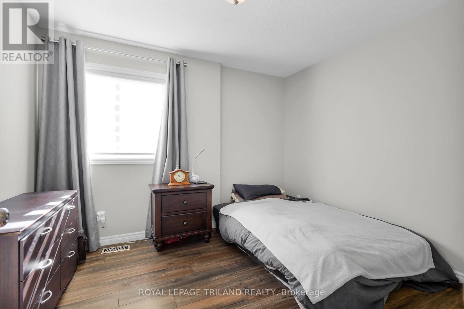 280 Peter Street S, Chatham-Kent (Bothwell), ON - Indoor Photo Showing Bedroom