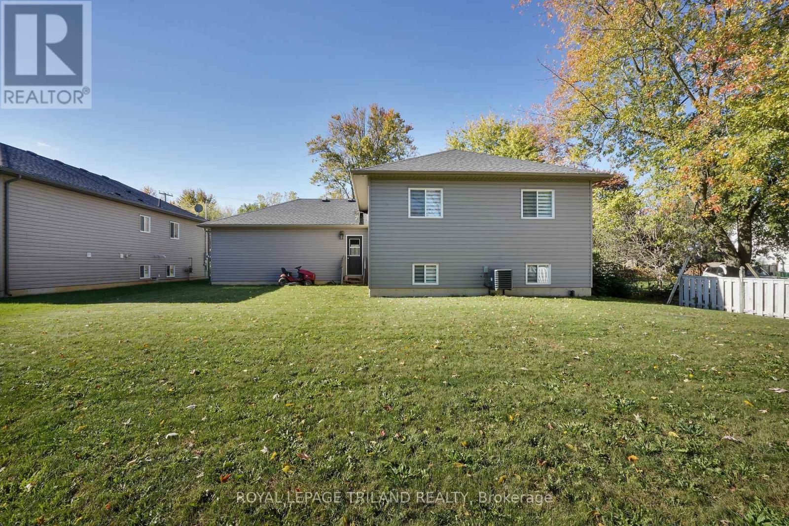 280 Peter Street S, Chatham-Kent (Bothwell), ON - Outdoor With Exterior