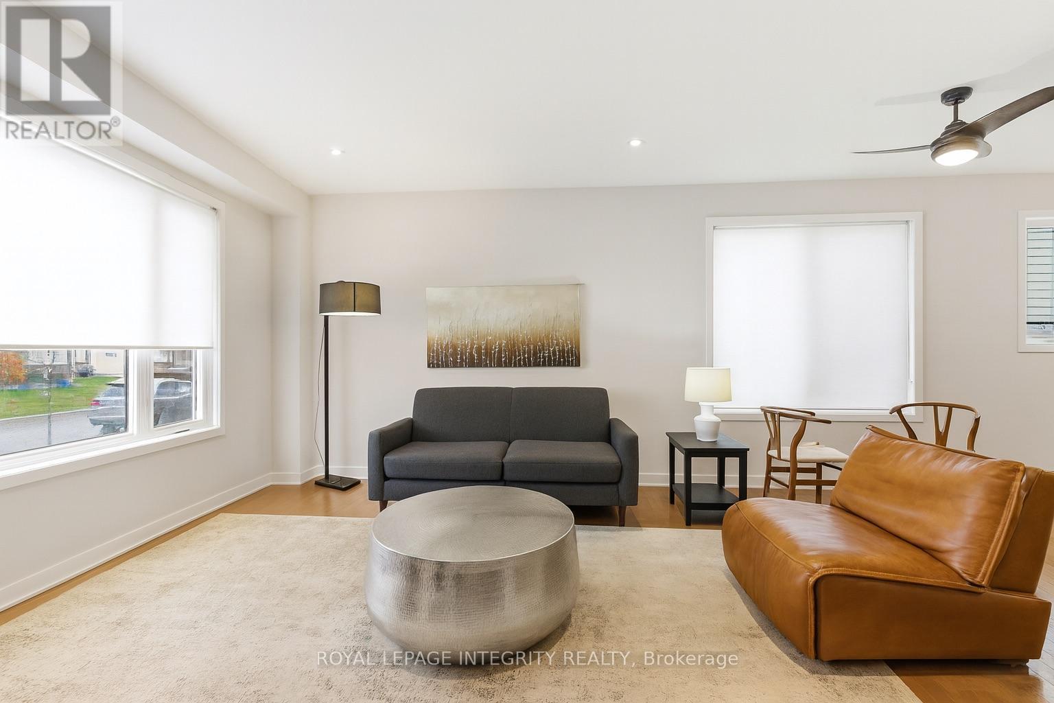 820 Bascule Place, Ottawa, ON - Indoor Photo Showing Living Room