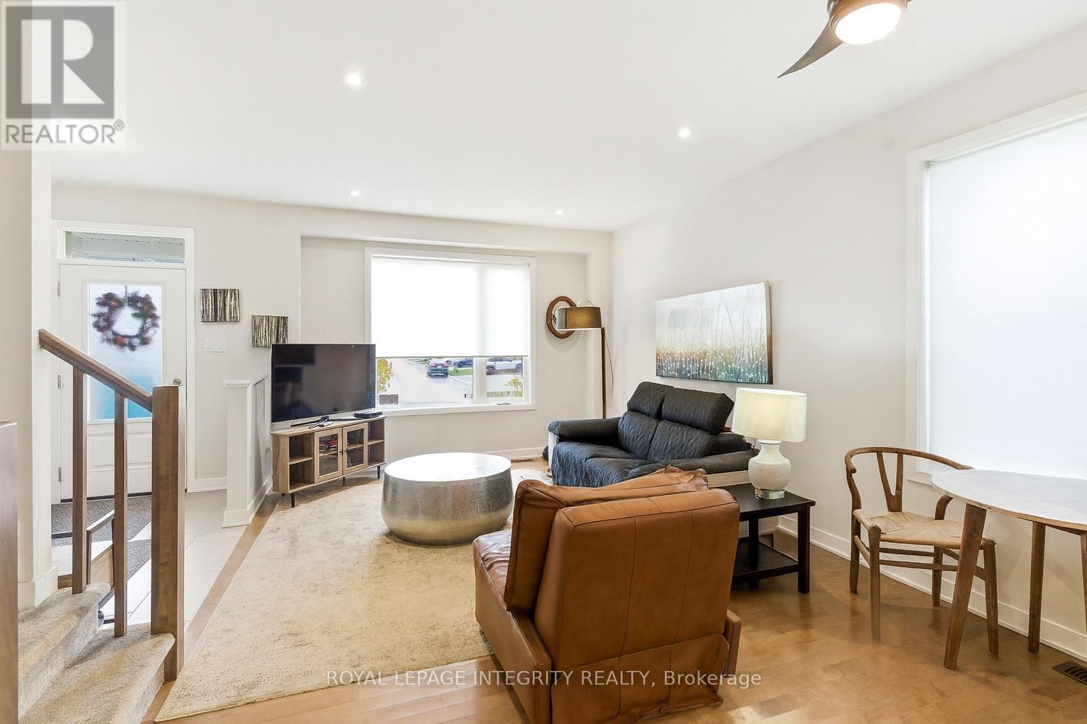 820 Bascule Place, Ottawa, ON - Indoor