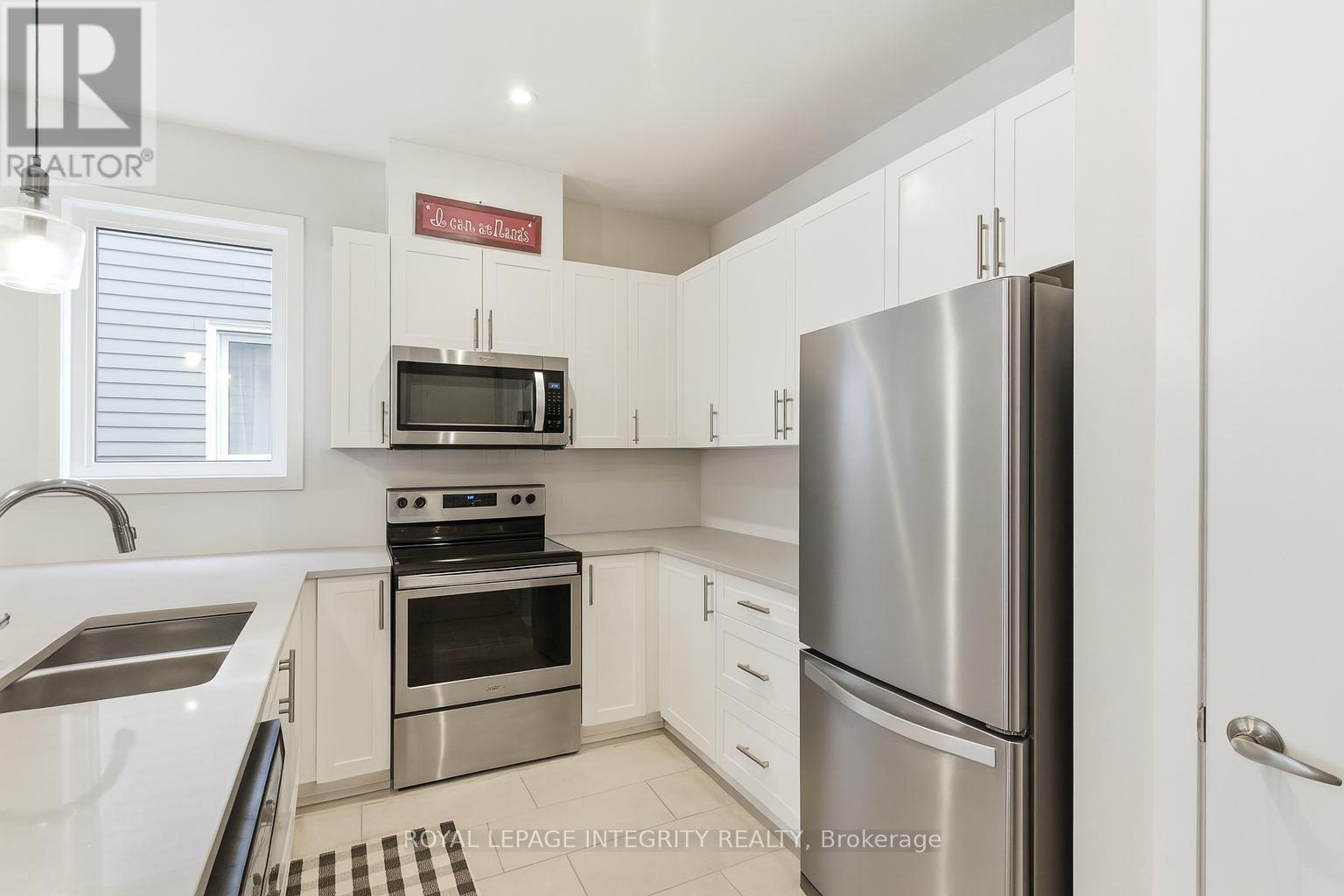 820 Bascule Place, Ottawa, ON - Indoor Photo Showing Kitchen With Double Sink