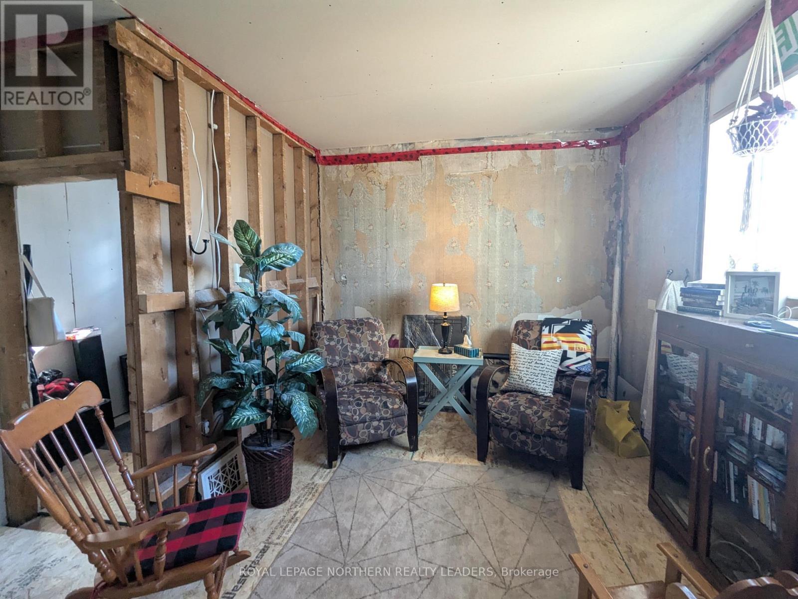 59 Fourth Street, Smooth Rock Falls (Srf), ON - Indoor