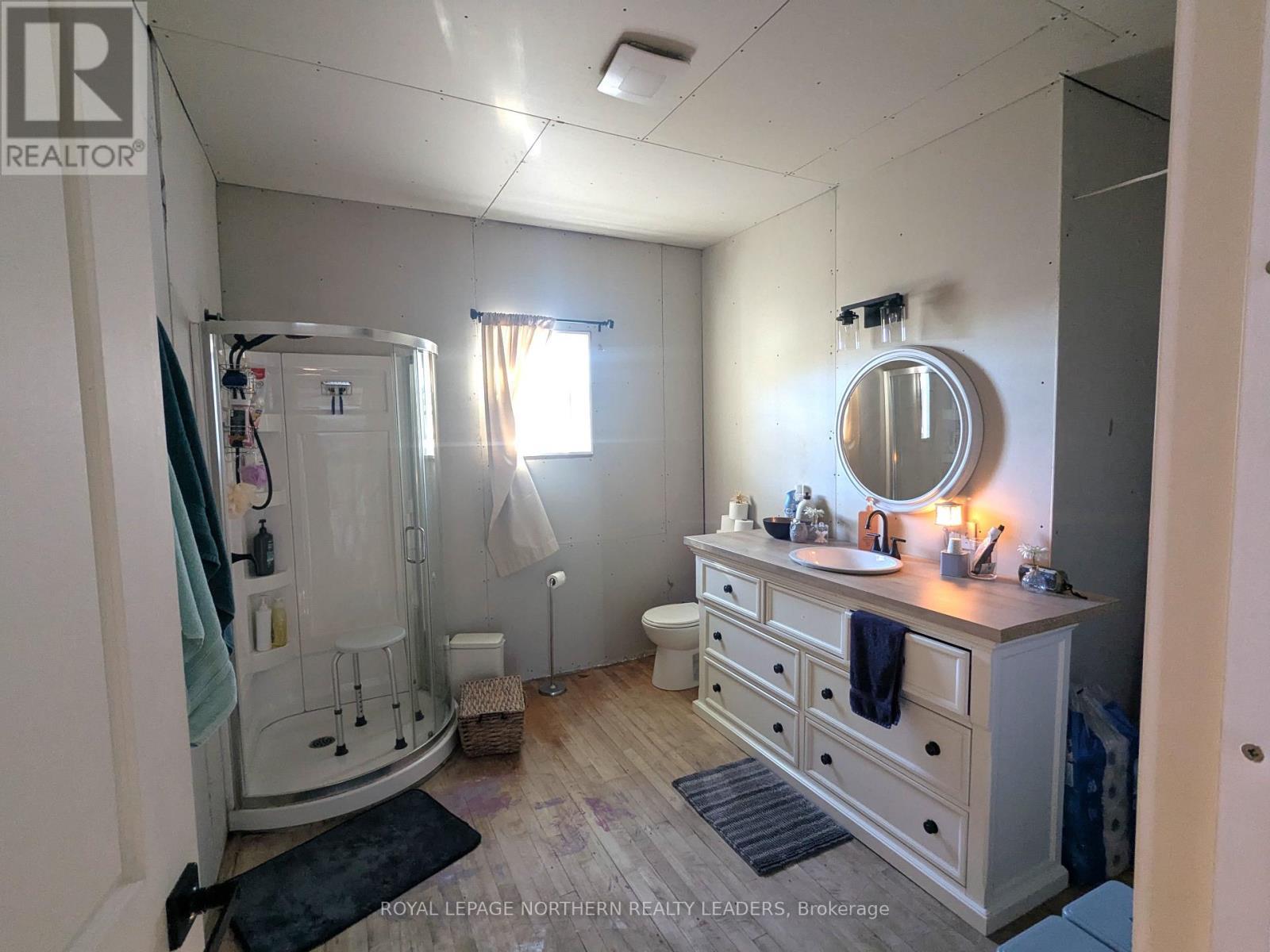 59 Fourth Street, Smooth Rock Falls (Srf), ON - Indoor Photo Showing Bathroom