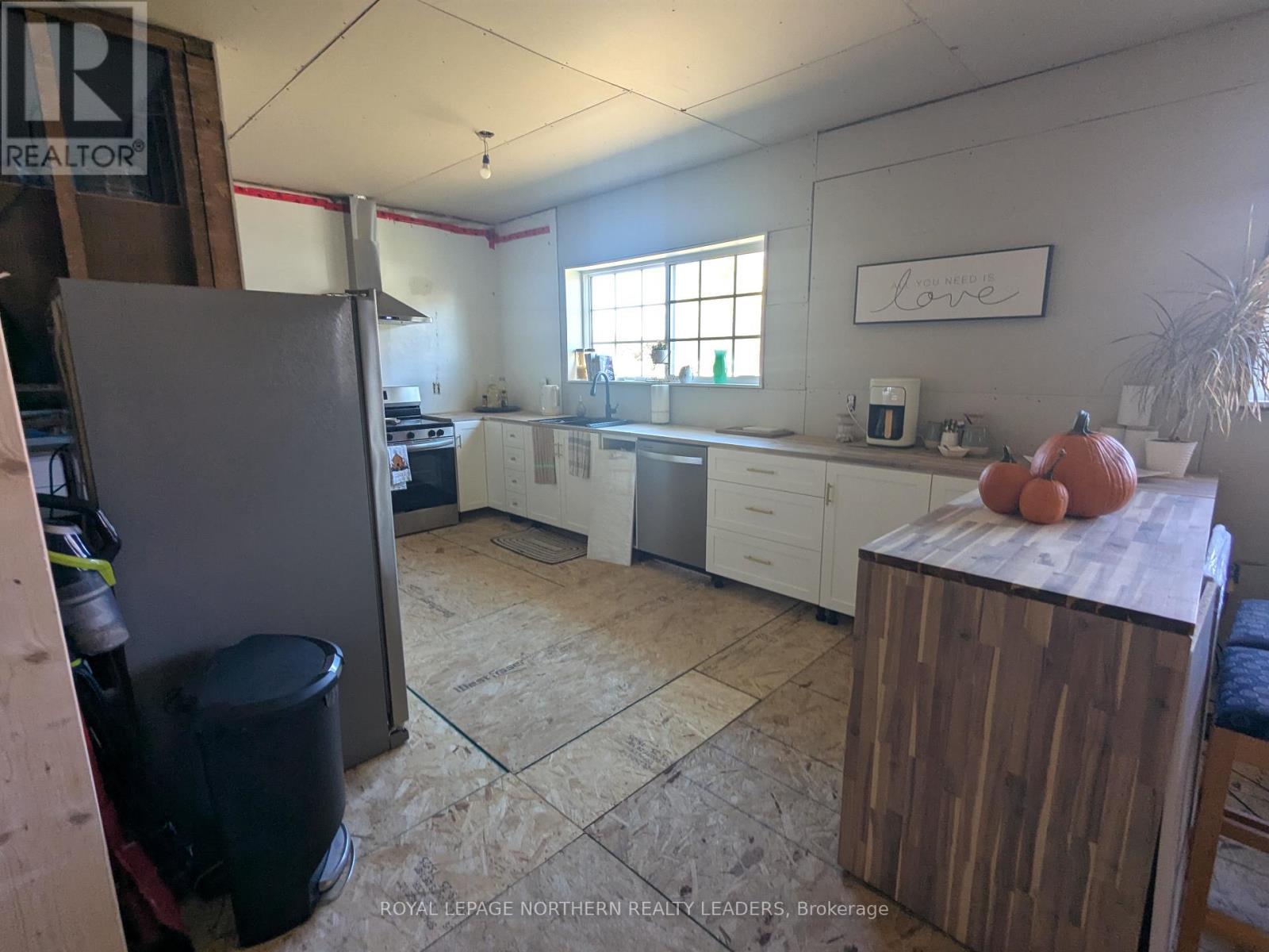 59 Fourth Street, Smooth Rock Falls (Srf), ON - Indoor Photo Showing Kitchen