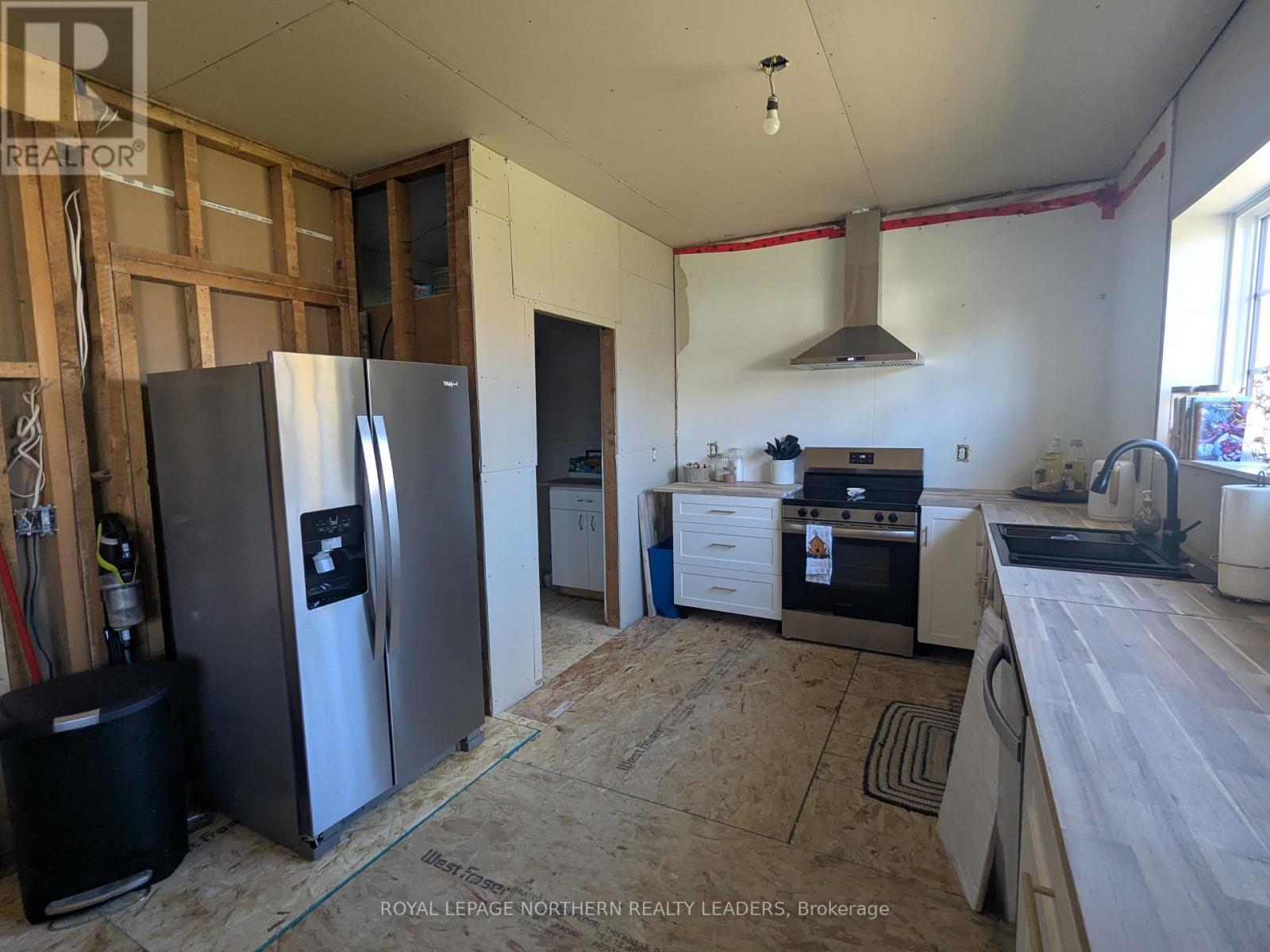 59 Fourth Street, Smooth Rock Falls (Srf), ON - Indoor Photo Showing Kitchen