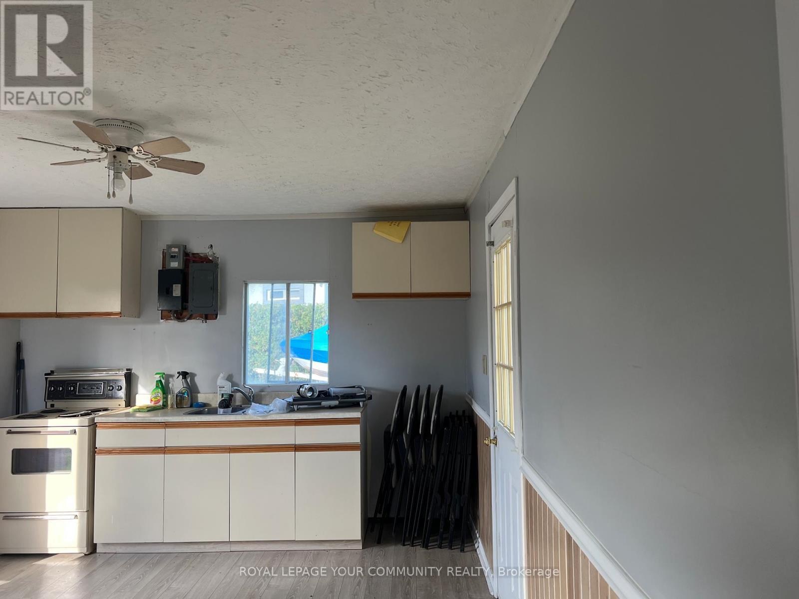 8 Island Drive, Georgina, ON - Indoor Photo Showing Kitchen