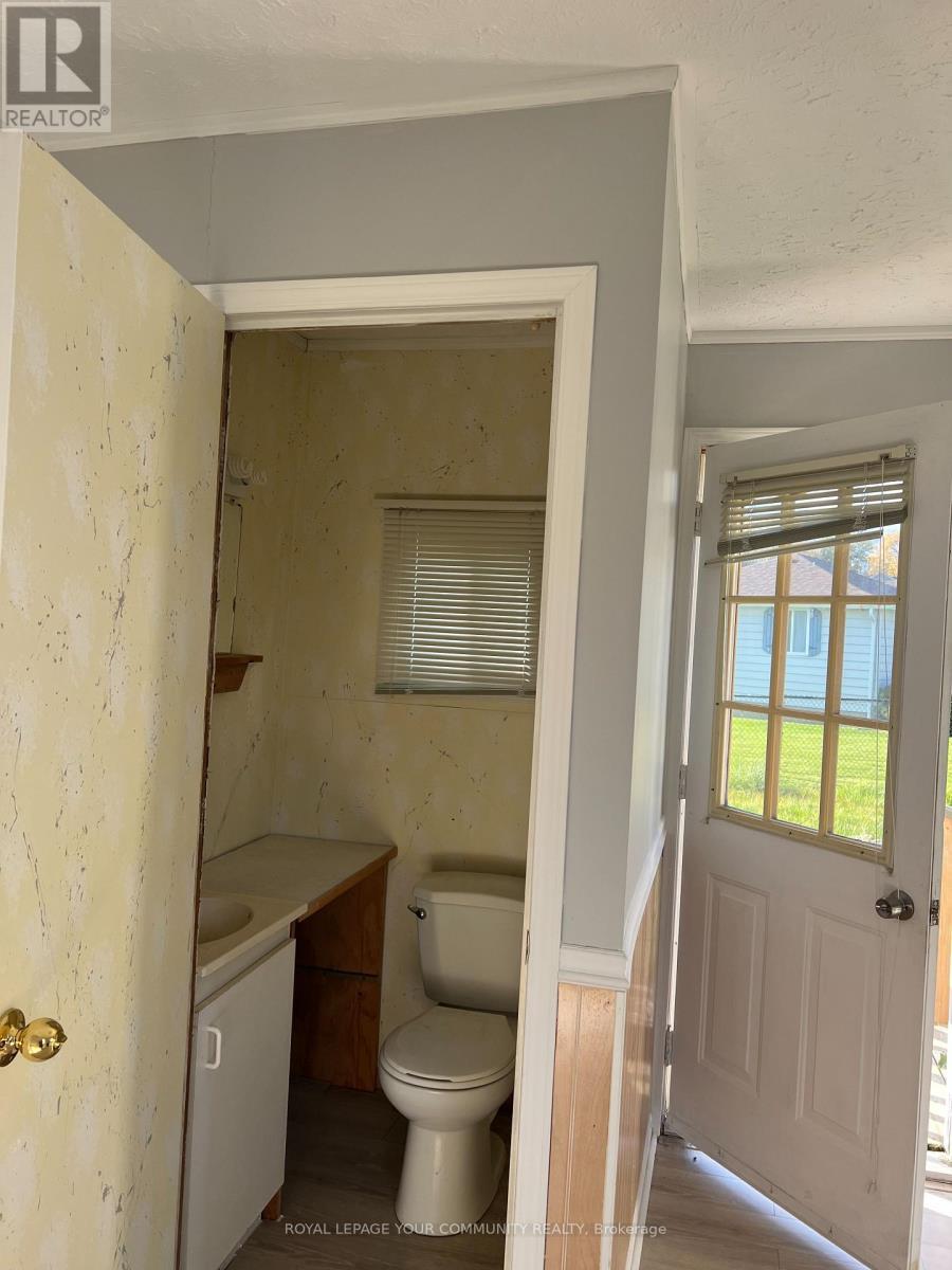 8 Island Drive, Georgina, ON - Indoor Photo Showing Bathroom