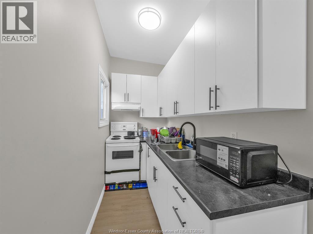 939 Wyandotte Street East, Windsor, ON