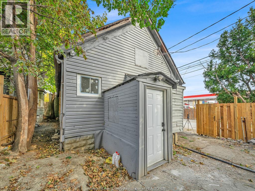 939 Wyandotte Street East, Windsor, ON