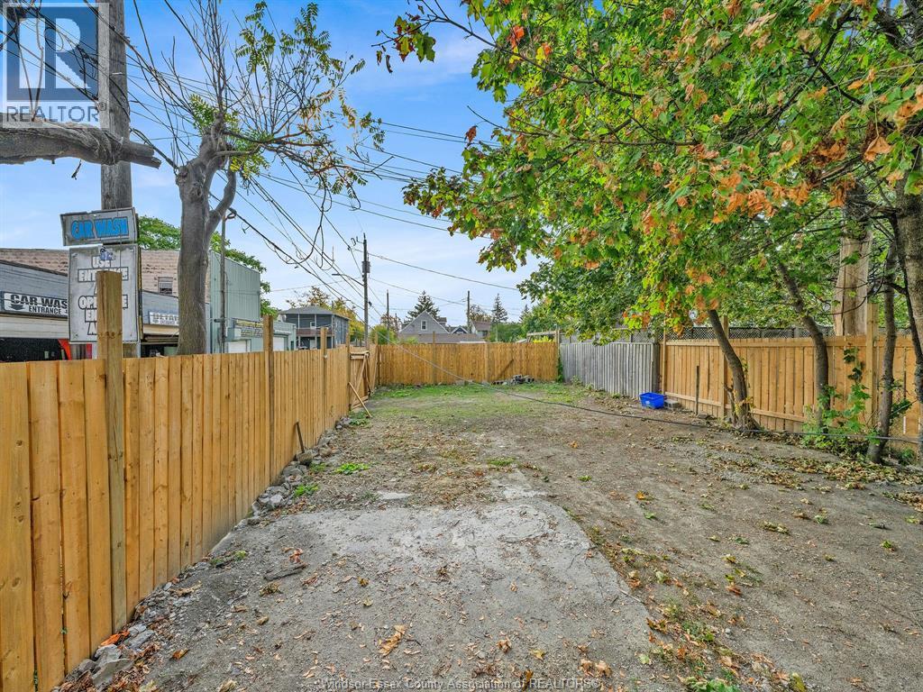 939 Wyandotte Street East, Windsor, ON