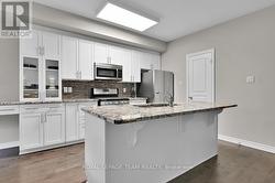 Gorgeous kitchen with GRANITE counters -