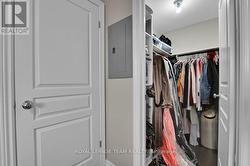 Walk -in closet -