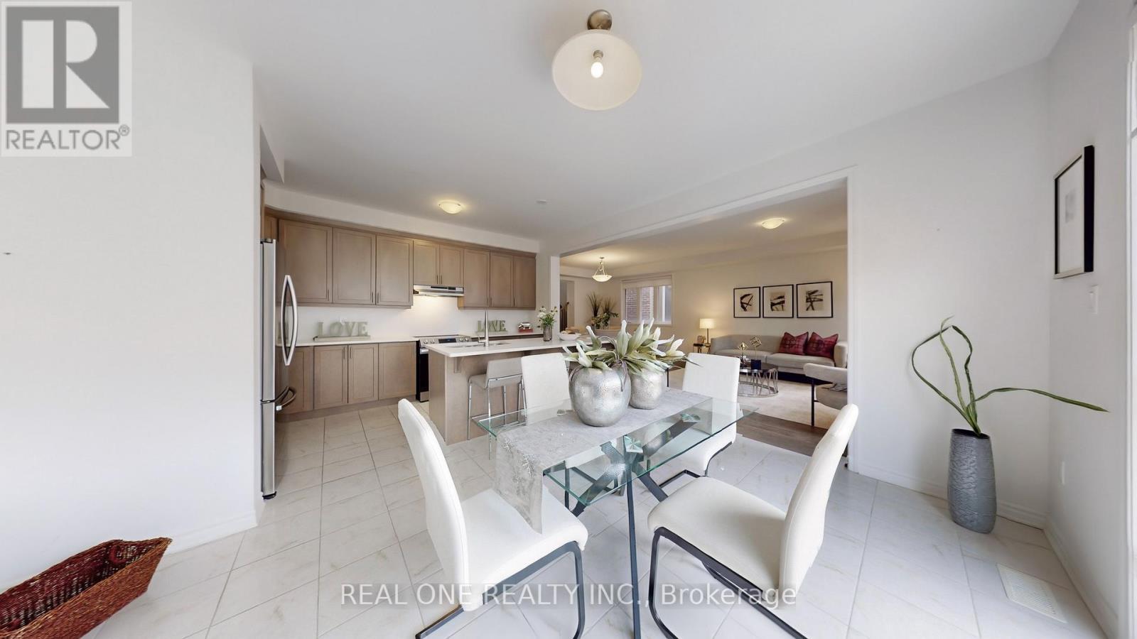 561 Kennedy Circle W, Milton, ON - Indoor Photo Showing Dining Room