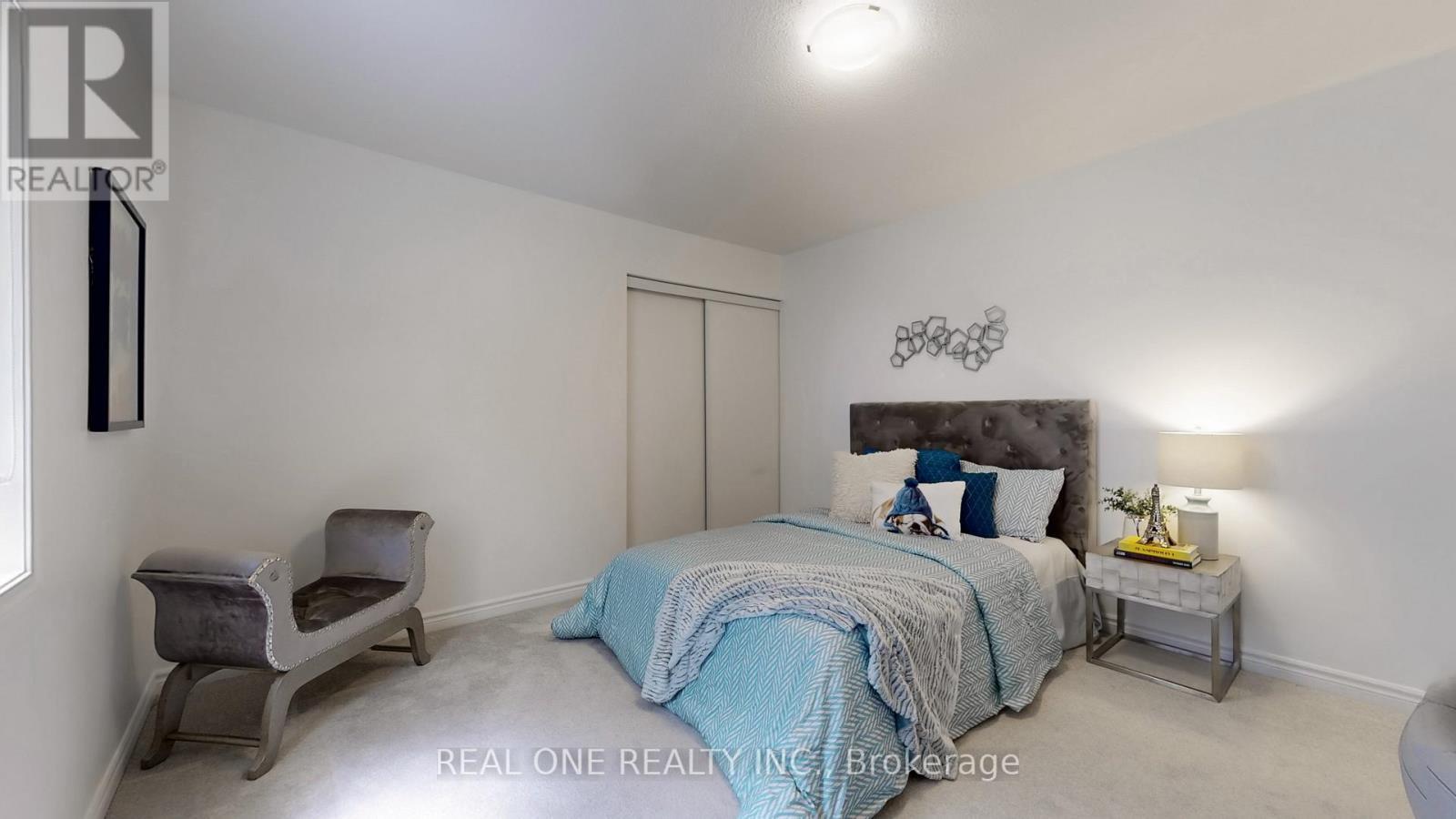 561 Kennedy Circle W, Milton, ON - Indoor Photo Showing Bedroom