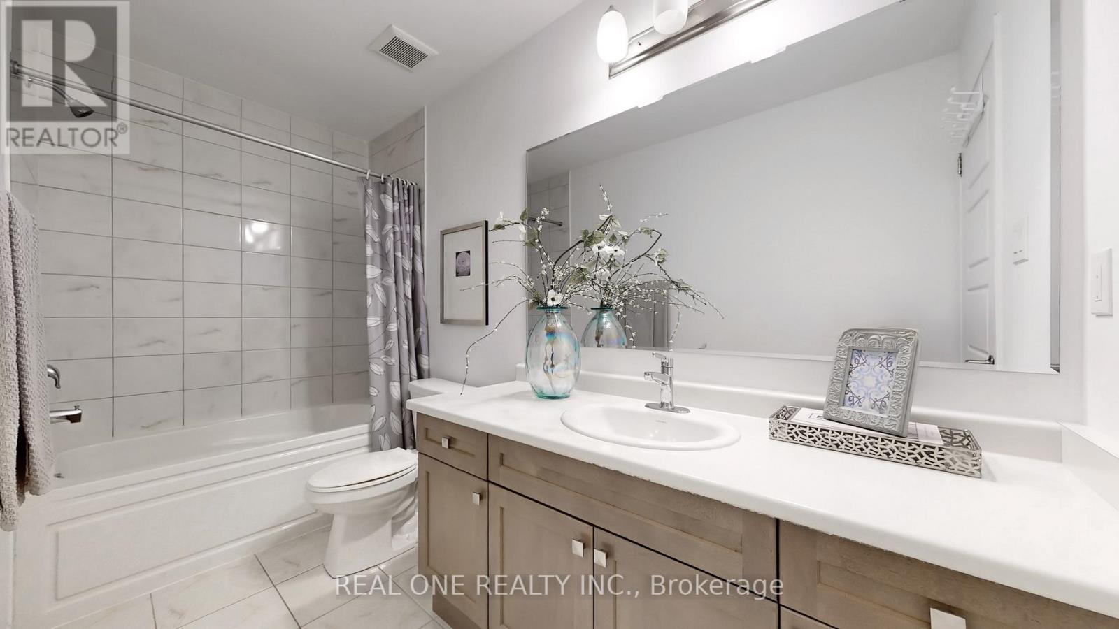 561 Kennedy Circle W, Milton, ON - Indoor Photo Showing Bathroom