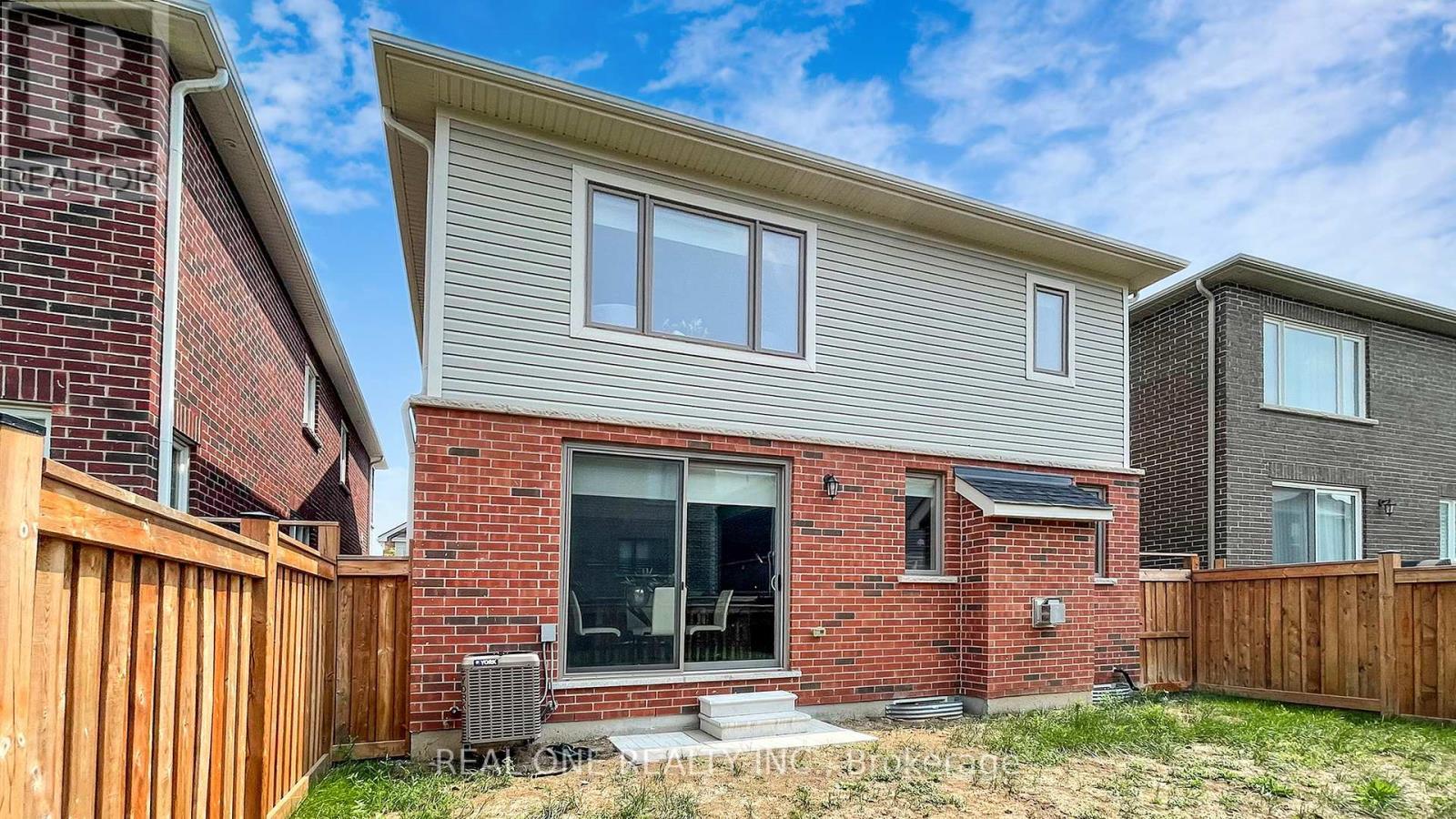 561 Kennedy Circle W, Milton, ON - Outdoor With Exterior