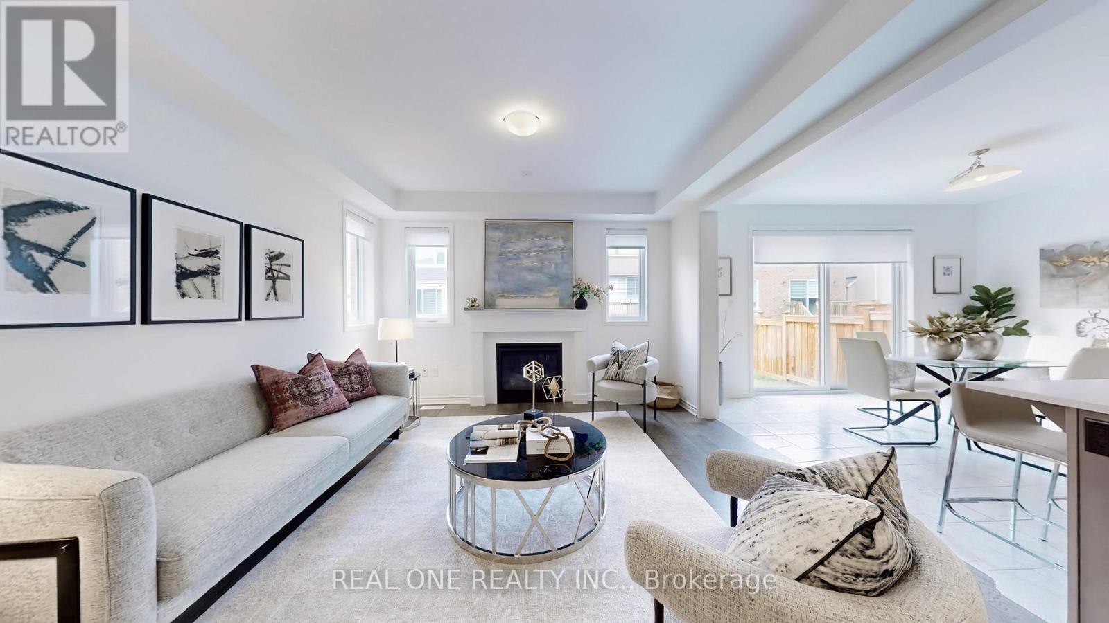 561 Kennedy Circle W, Milton, ON - Indoor Photo Showing Living Room With Fireplace