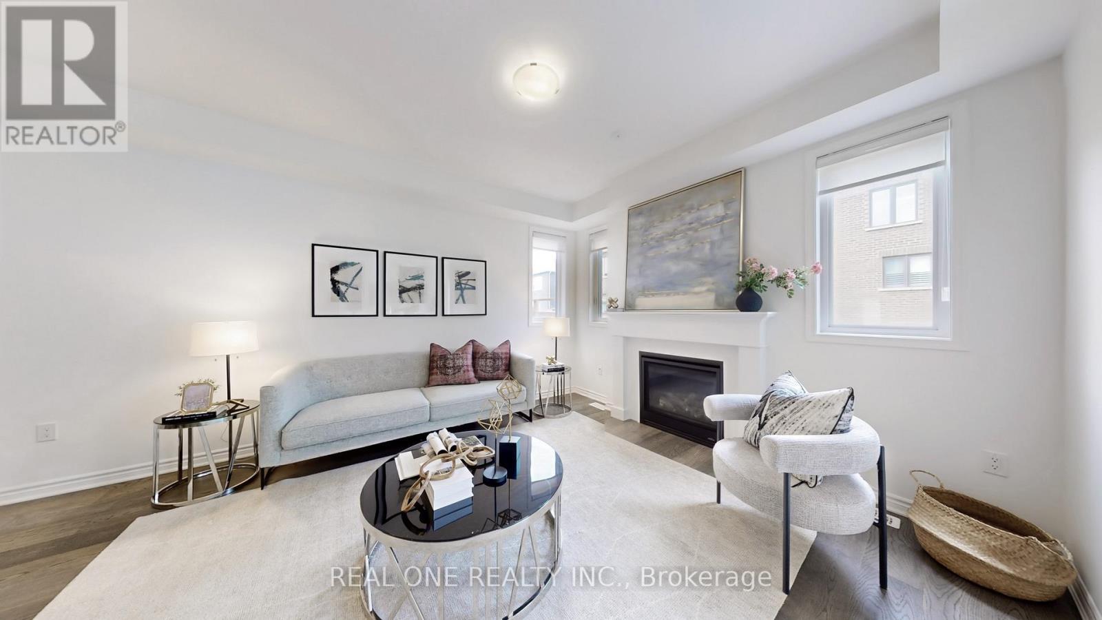 561 Kennedy Circle W, Milton, ON - Indoor Photo Showing Living Room With Fireplace