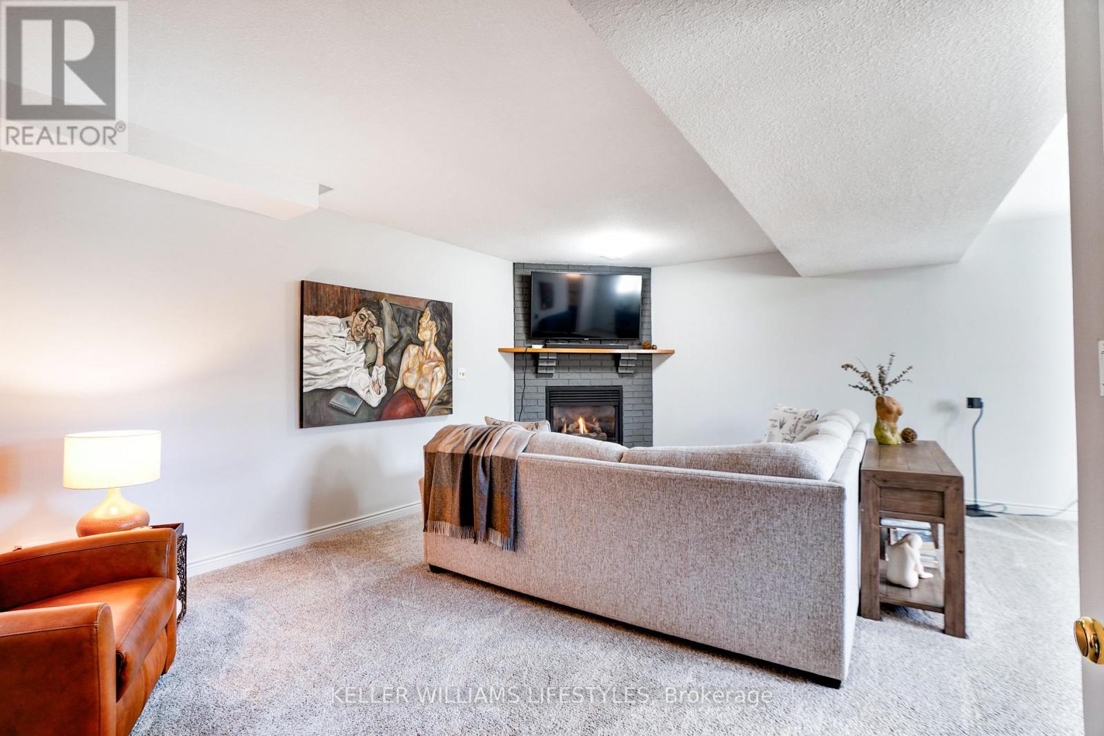 106 Anderson Avenue, Southwest Middlesex (Glencoe), ON - Indoor Photo Showing Living Room With Fireplace