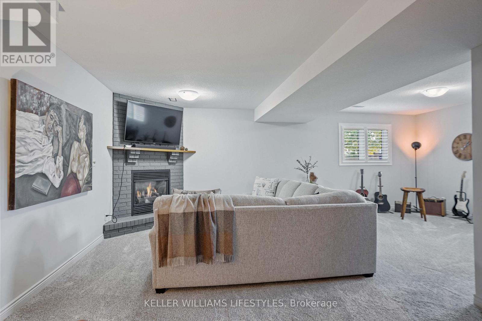 106 Anderson Avenue, Southwest Middlesex (Glencoe), ON - Indoor With Fireplace