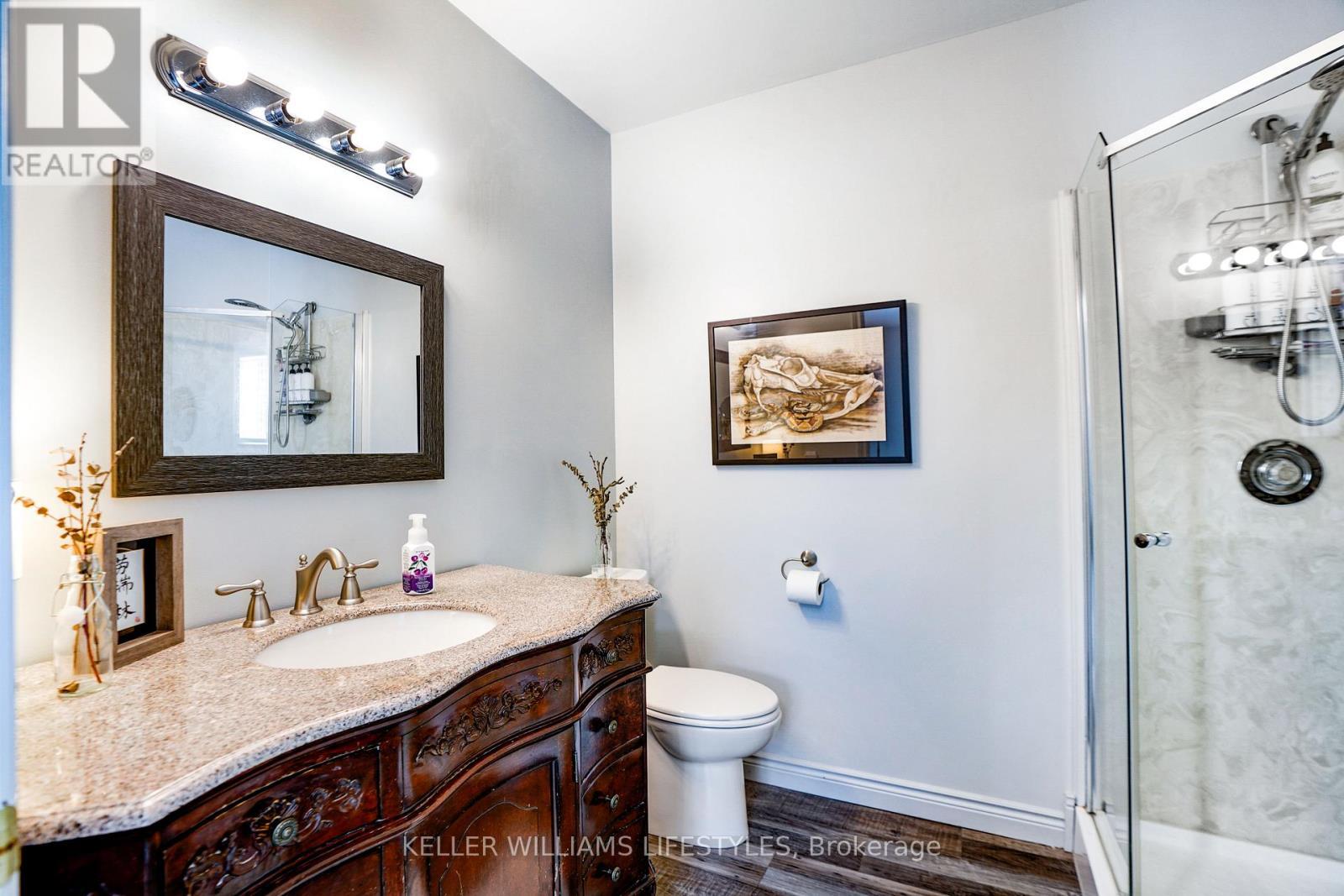 106 Anderson Avenue, Southwest Middlesex (Glencoe), ON - Indoor Photo Showing Bathroom