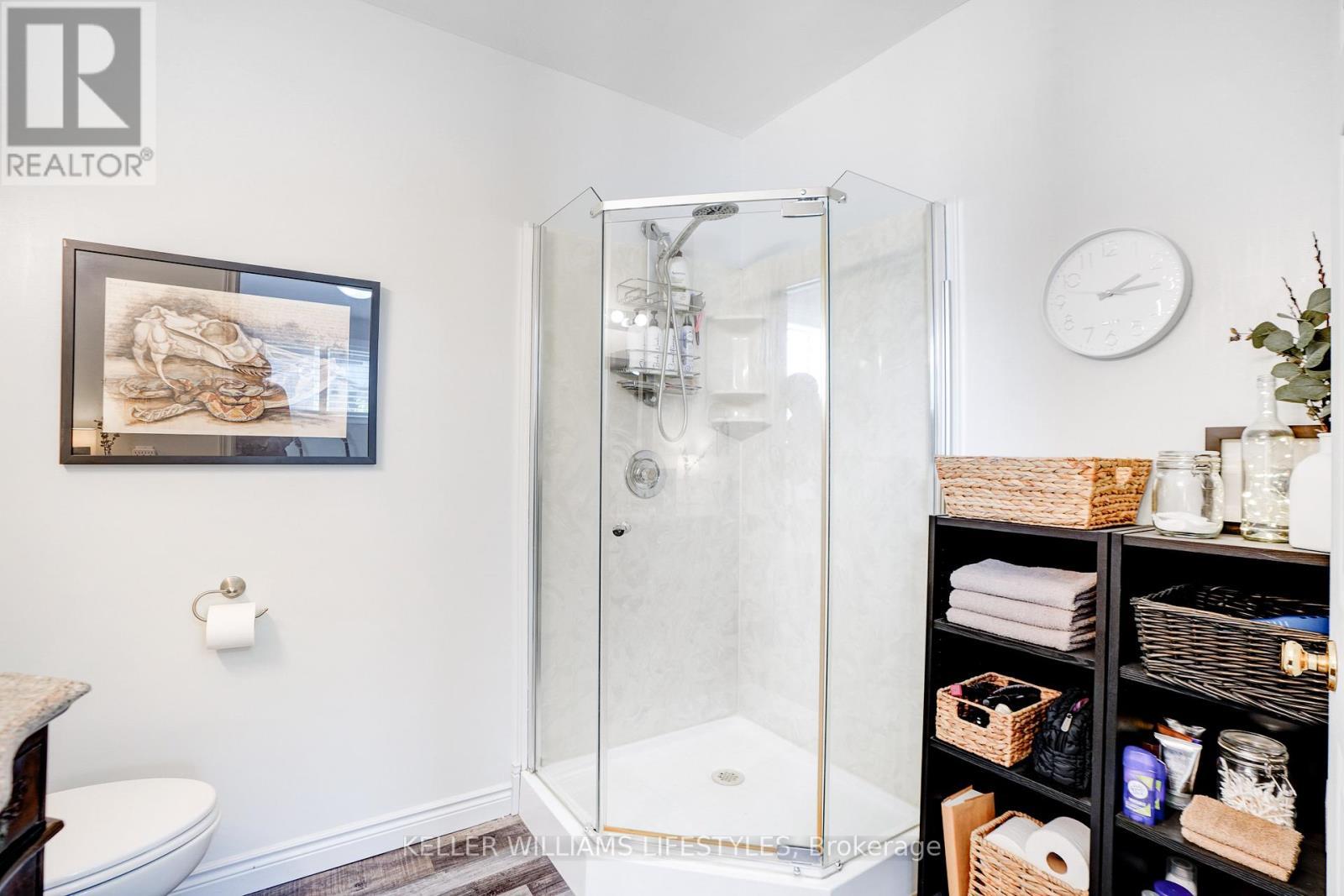 106 Anderson Avenue, Southwest Middlesex (Glencoe), ON - Indoor Photo Showing Bathroom