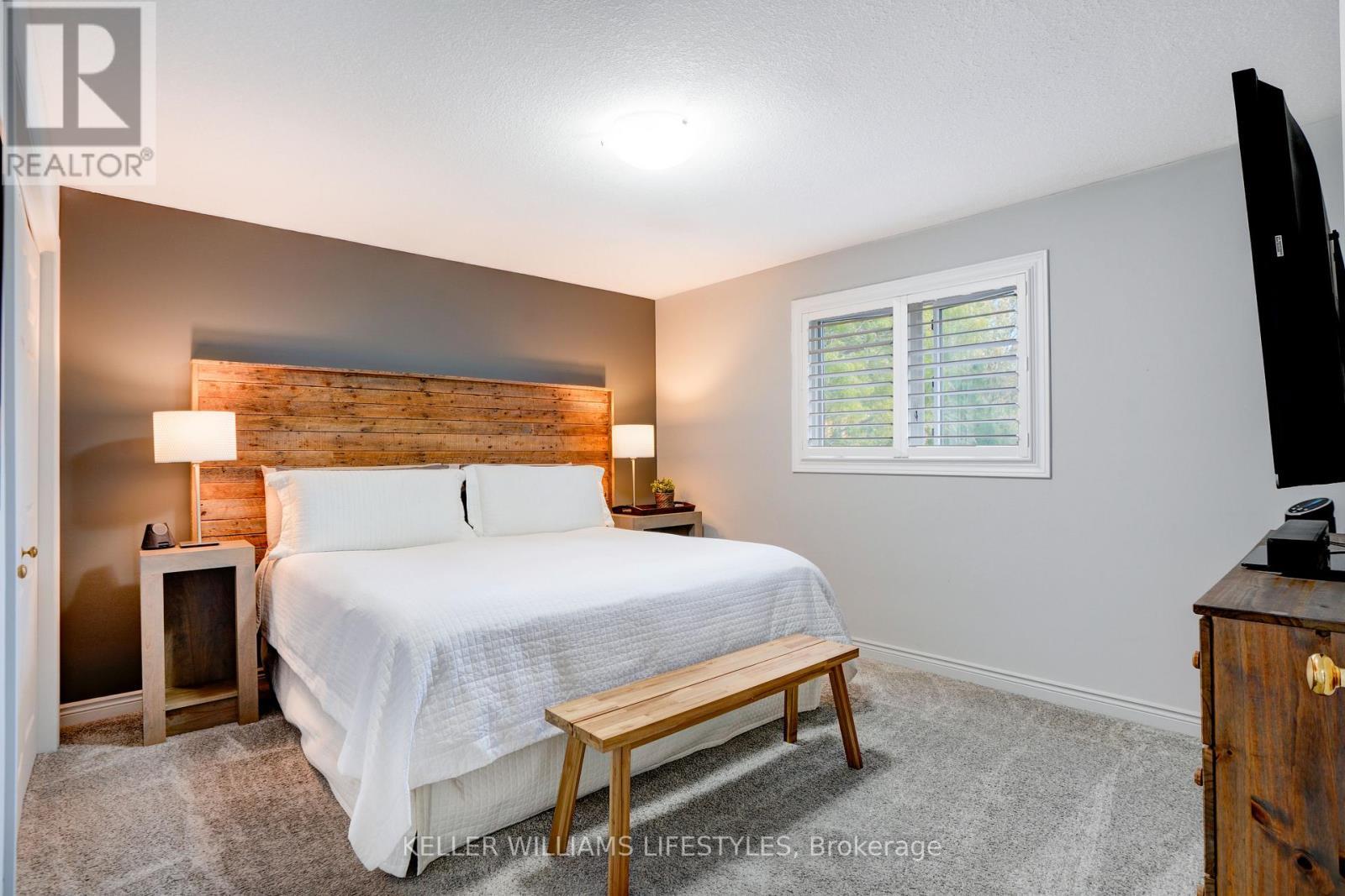 106 Anderson Avenue, Southwest Middlesex (Glencoe), ON - Indoor Photo Showing Bedroom