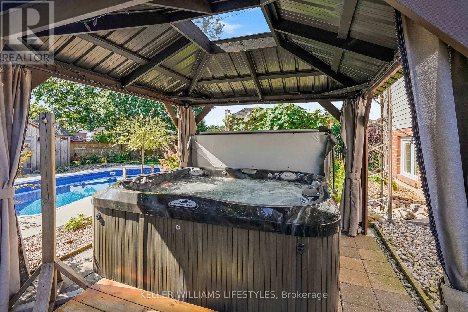 106 Anderson Avenue, Southwest Middlesex (Glencoe), ON - Outdoor With Exterior