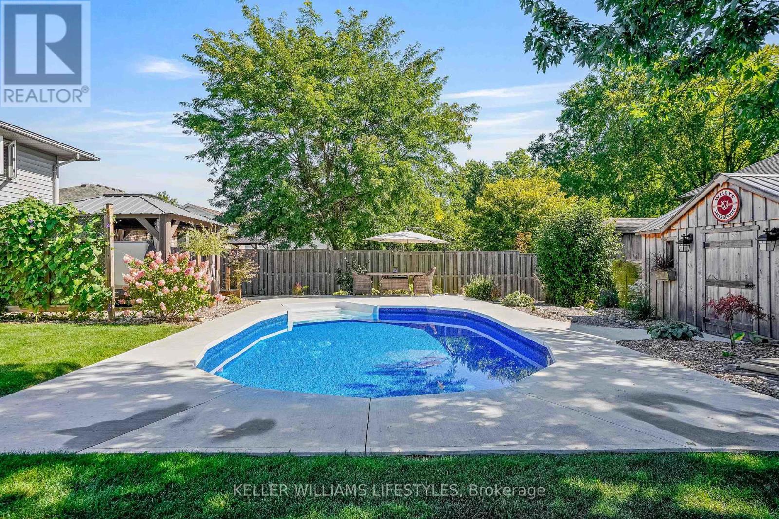 106 Anderson Avenue, Southwest Middlesex (Glencoe), ON - Outdoor With In Ground Pool With Backyard