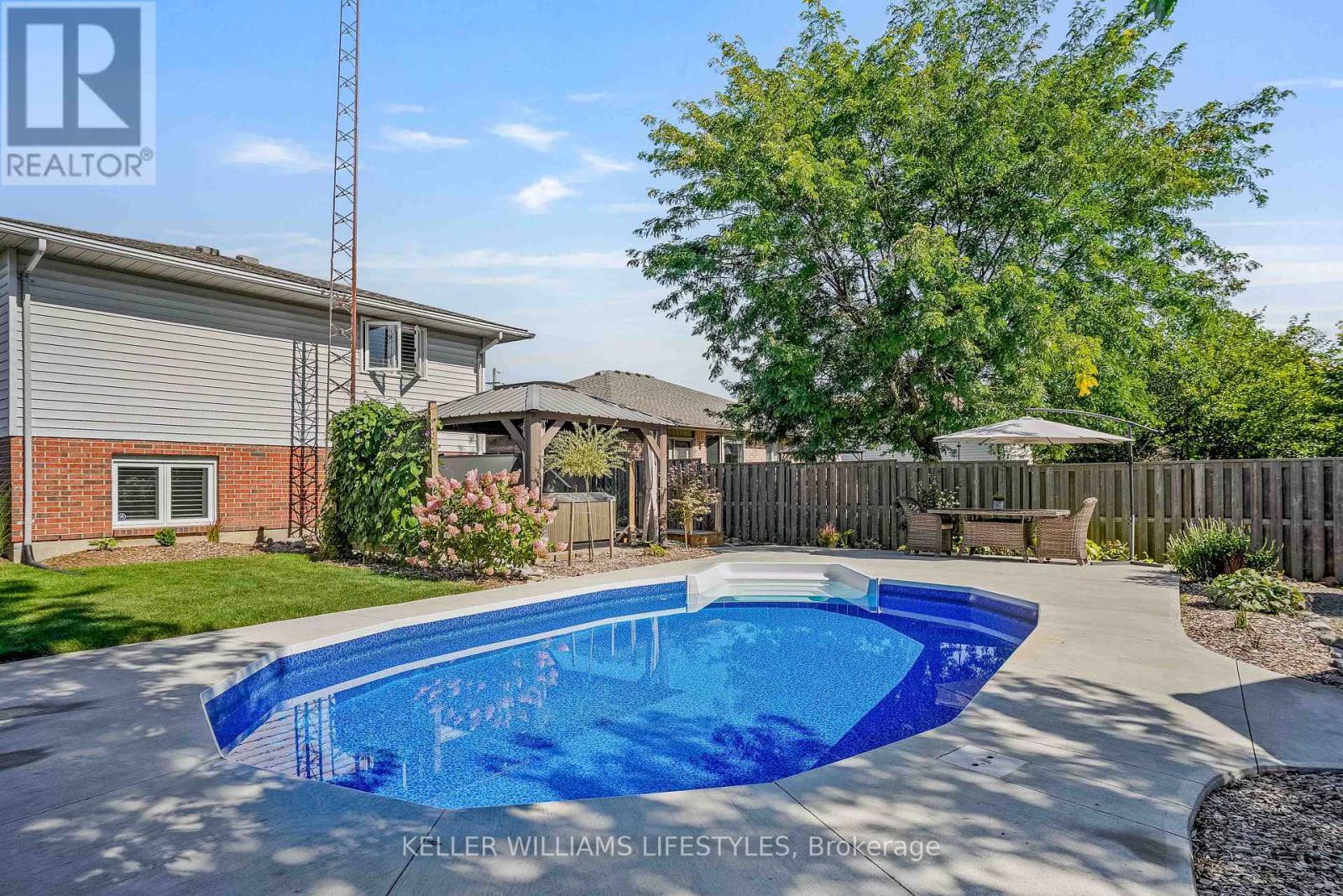 106 Anderson Avenue, Southwest Middlesex (Glencoe), ON - Outdoor With In Ground Pool With Backyard