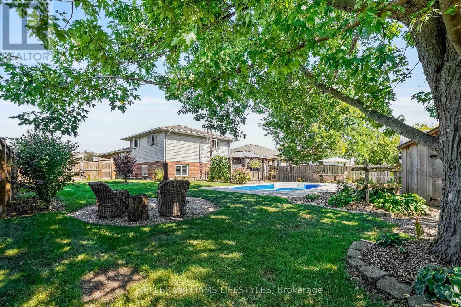 106 Anderson Avenue, Southwest Middlesex (Glencoe), ON - Outdoor With In Ground Pool With Backyard