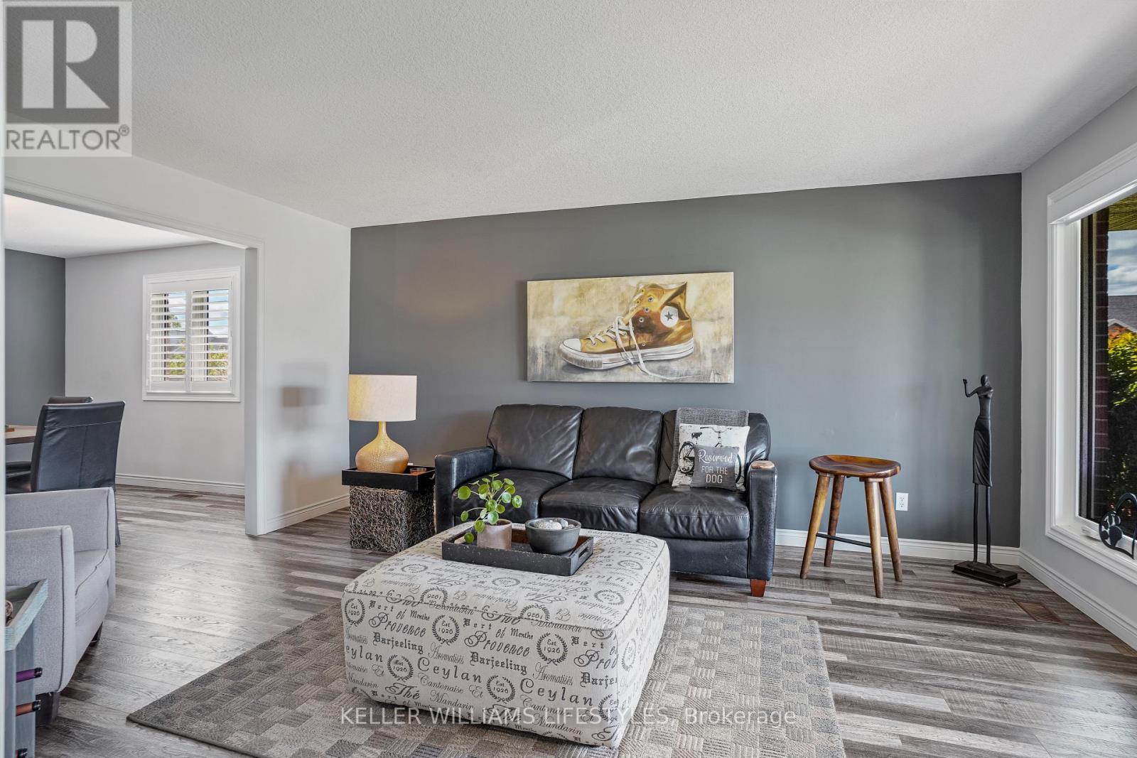 106 Anderson Avenue, Southwest Middlesex (Glencoe), ON - Indoor Photo Showing Living Room