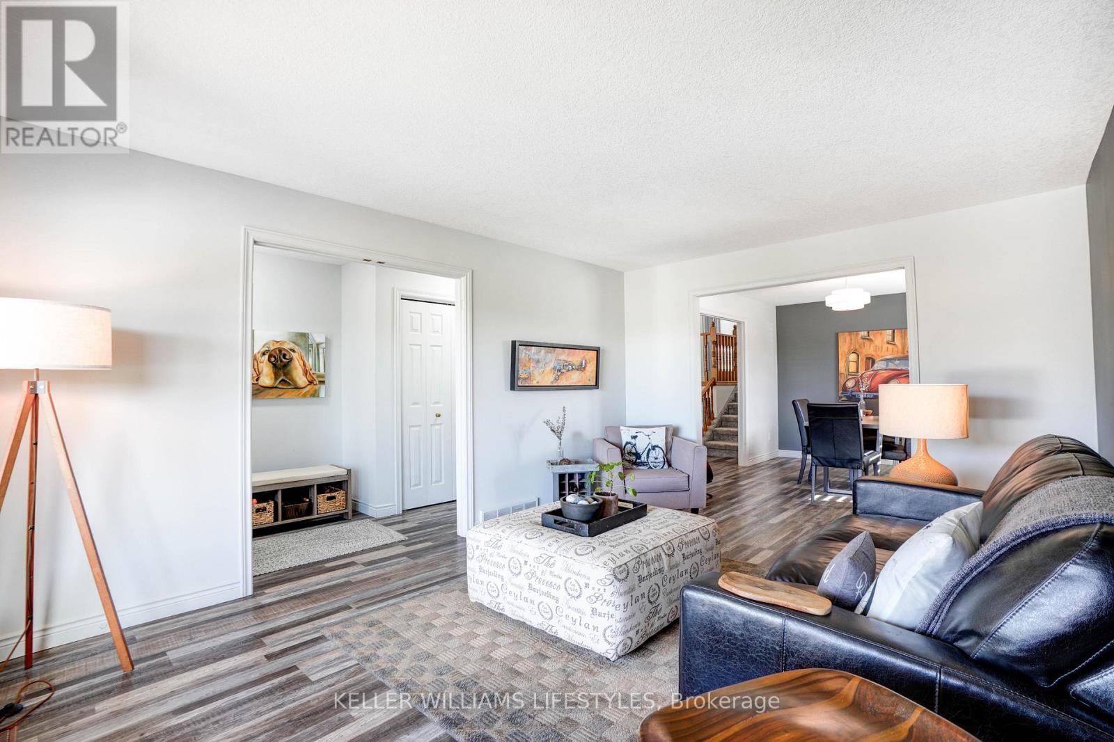 106 Anderson Avenue, Southwest Middlesex (Glencoe), ON - Indoor Photo Showing Living Room