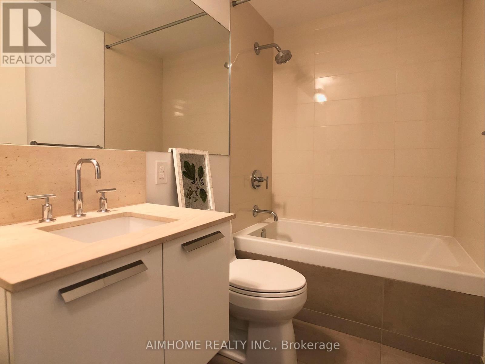 2315 - 50 Charles Street E, Toronto, ON - Indoor Photo Showing Bathroom