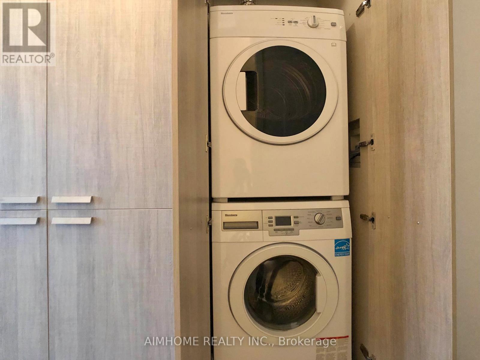 2315 - 50 Charles Street E, Toronto, ON - Indoor Photo Showing Laundry Room