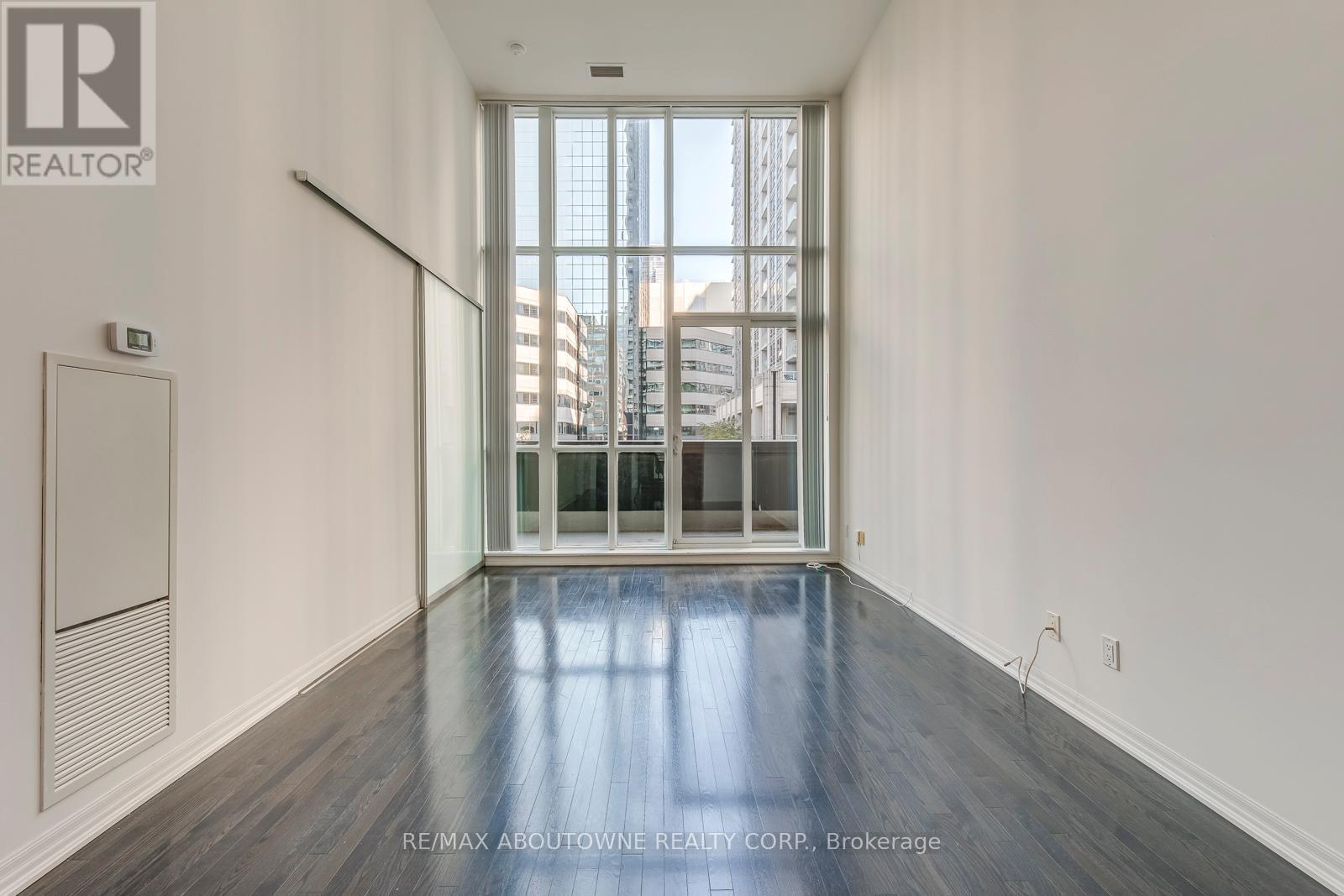 202 - 770 Bay Street, Toronto, ON - Indoor Photo Showing Other Room