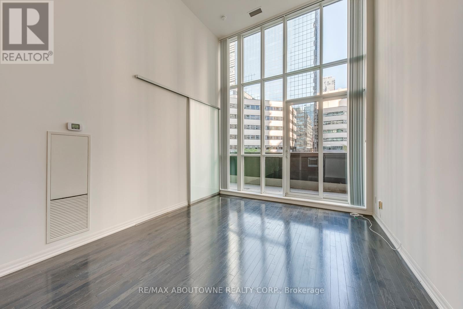 202 - 770 Bay Street, Toronto, ON - Indoor Photo Showing Other Room