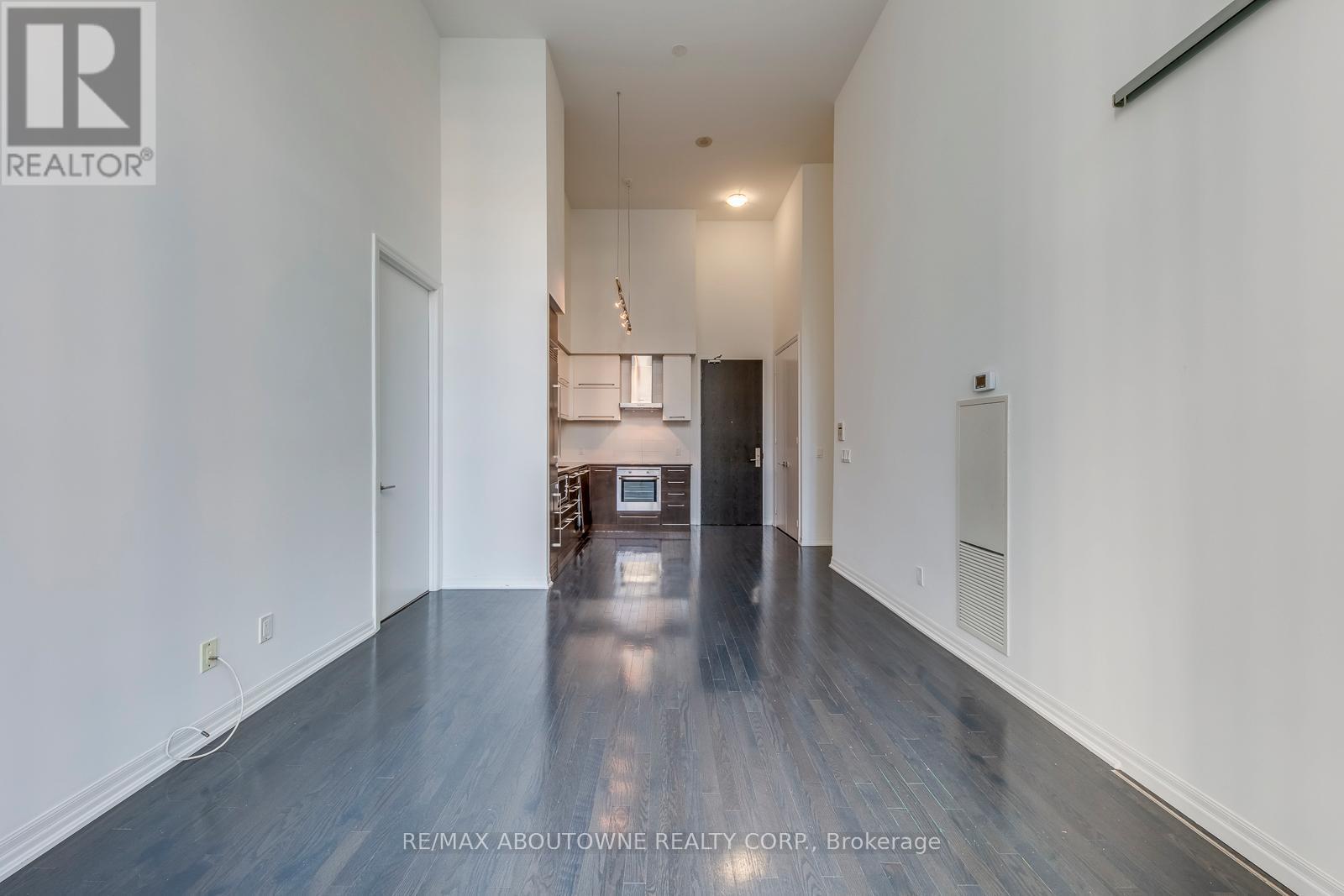 202 - 770 Bay Street, Toronto, ON - Indoor Photo Showing Other Room