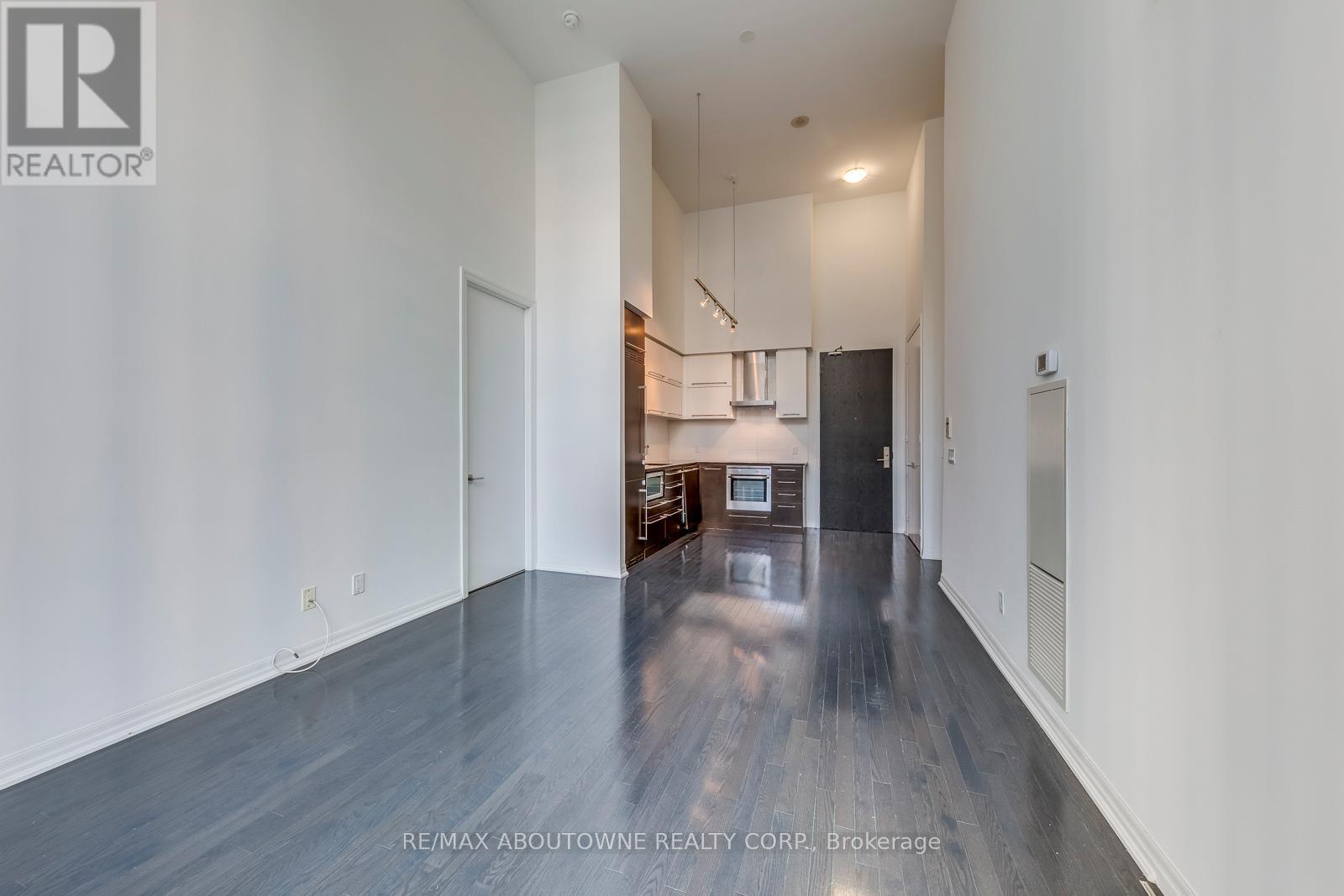 202 - 770 Bay Street, Toronto, ON - Indoor Photo Showing Other Room