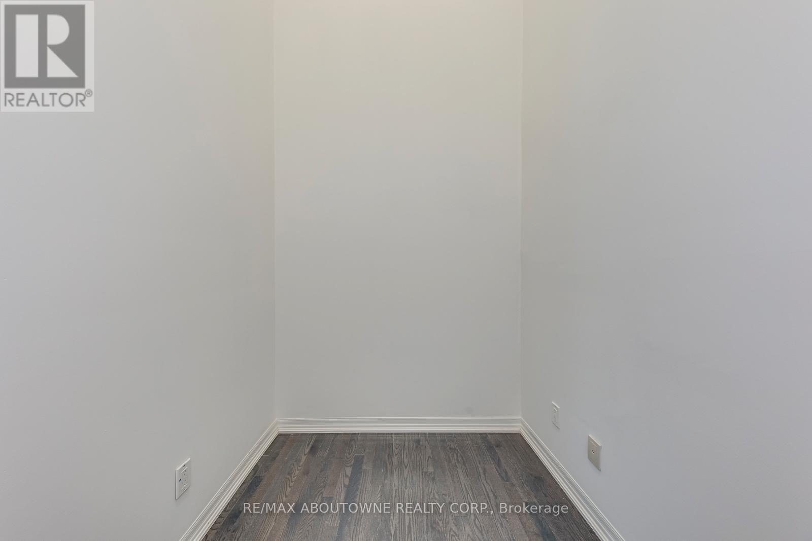 202 - 770 Bay Street, Toronto, ON - Indoor Photo Showing Other Room