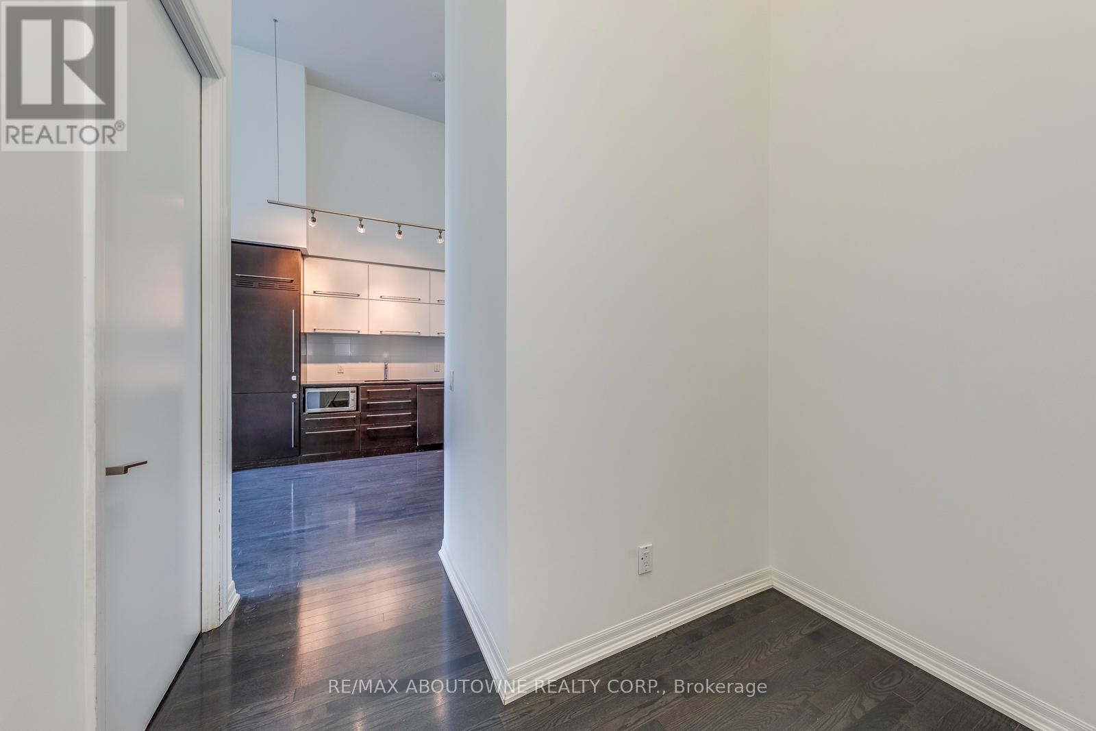 202 - 770 Bay Street, Toronto, ON - Indoor Photo Showing Other Room