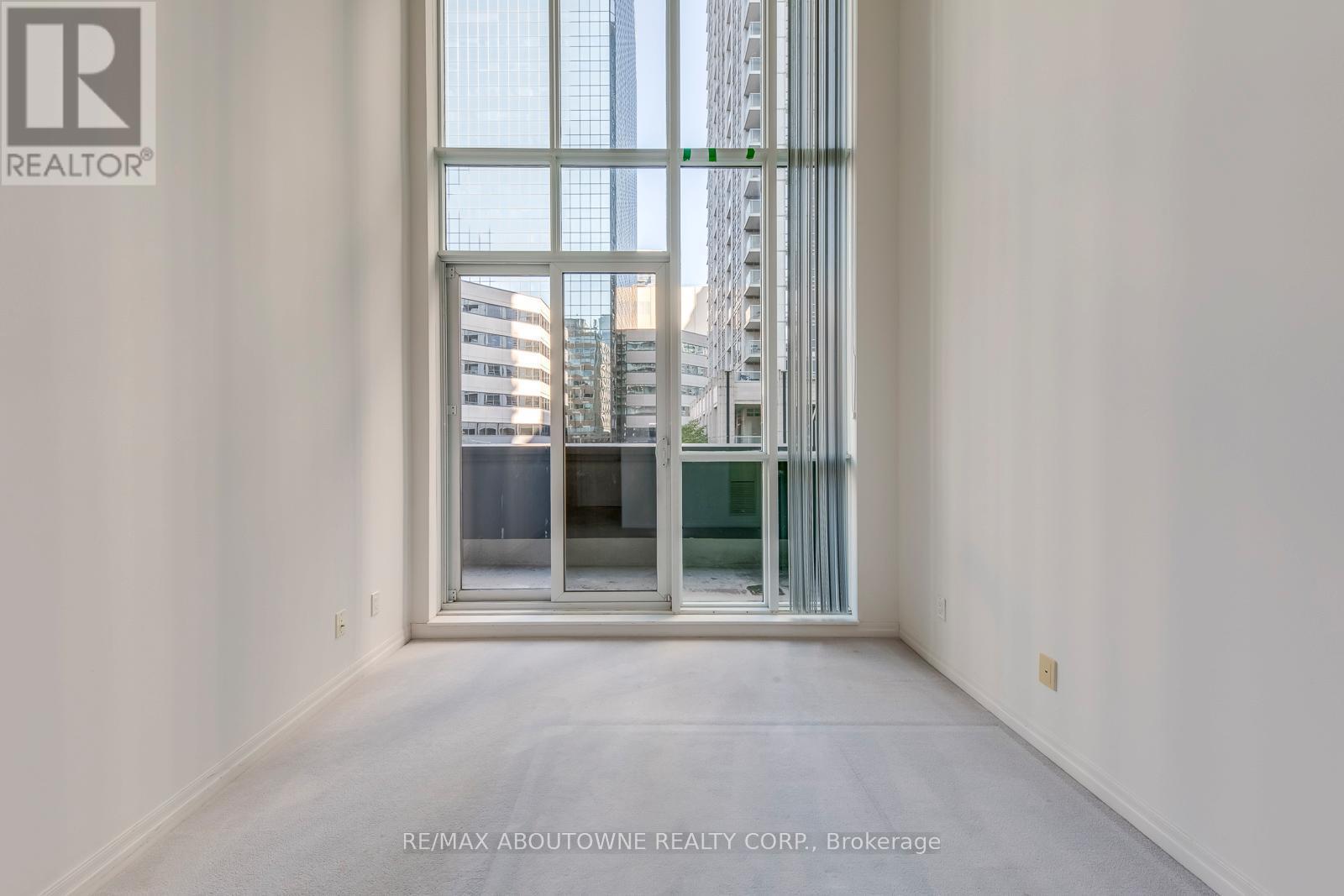 202 - 770 Bay Street, Toronto, ON - Indoor Photo Showing Other Room