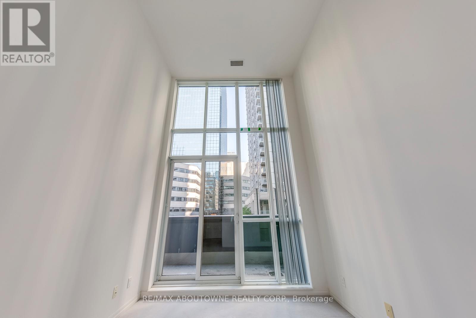 202 - 770 Bay Street, Toronto, ON - Indoor Photo Showing Other Room