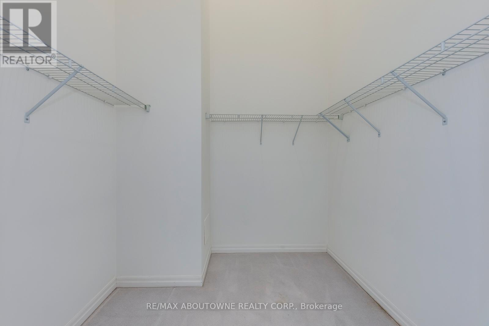202 - 770 Bay Street, Toronto, ON - Indoor With Storage