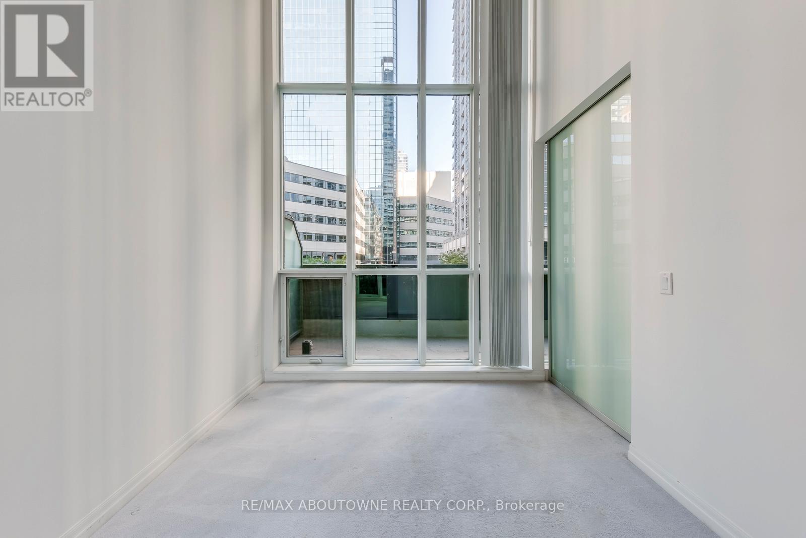 202 - 770 Bay Street, Toronto, ON - Indoor Photo Showing Other Room