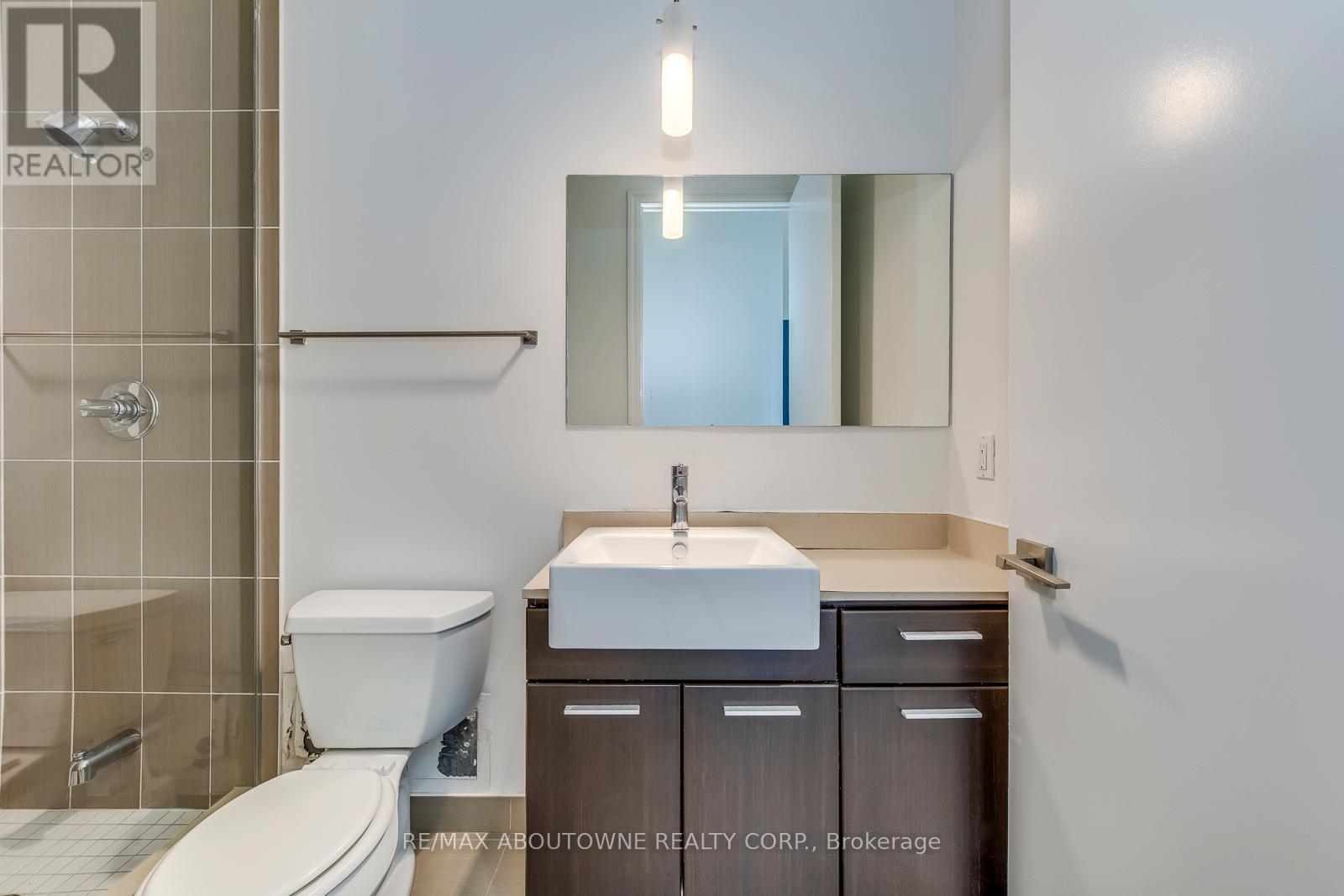 202 - 770 Bay Street, Toronto, ON - Indoor Photo Showing Bathroom