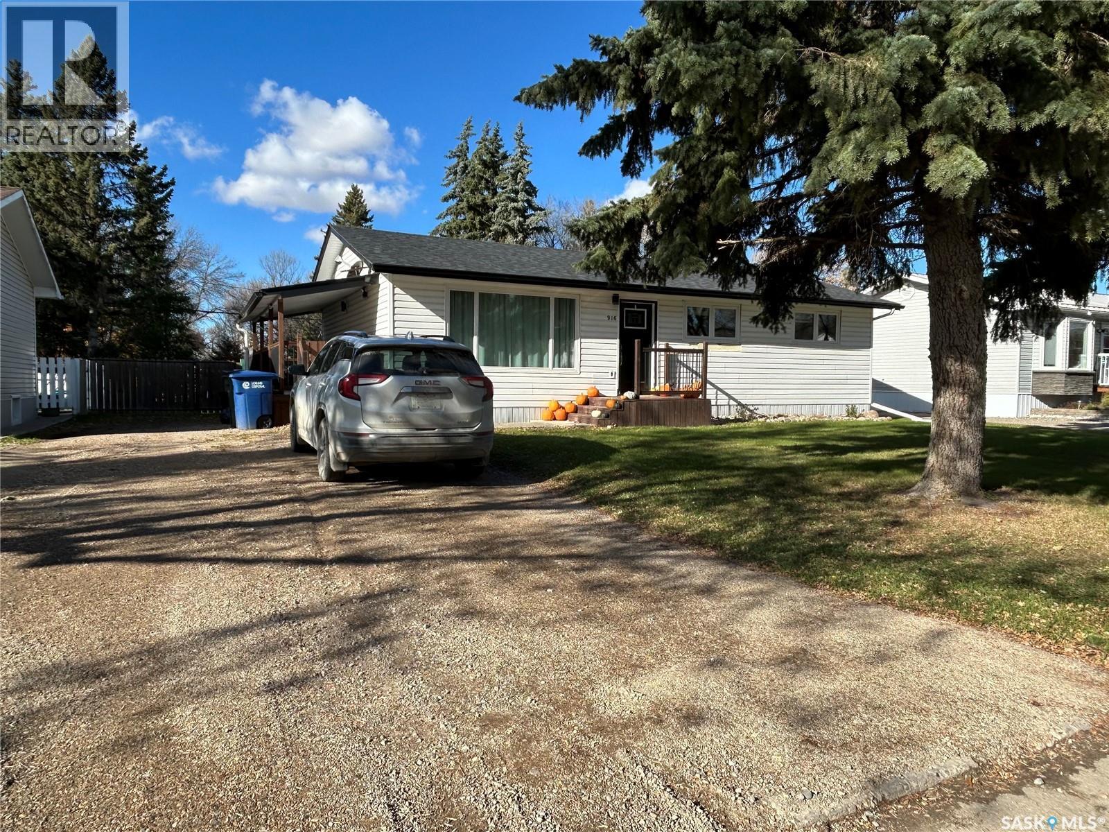 916 Moose Street, Moosomin, SK - Outdoor